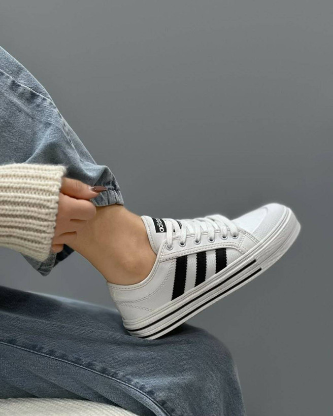 کفش کتونی سه خط زنانه